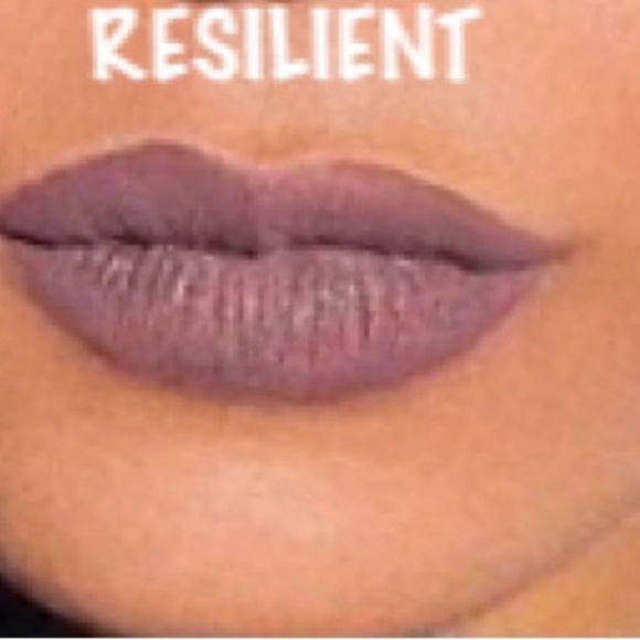 AVON Bundle Lipstick Bundle Mattitude Soft Matte Colors Relentless and Resilient - Picture 2 of 3